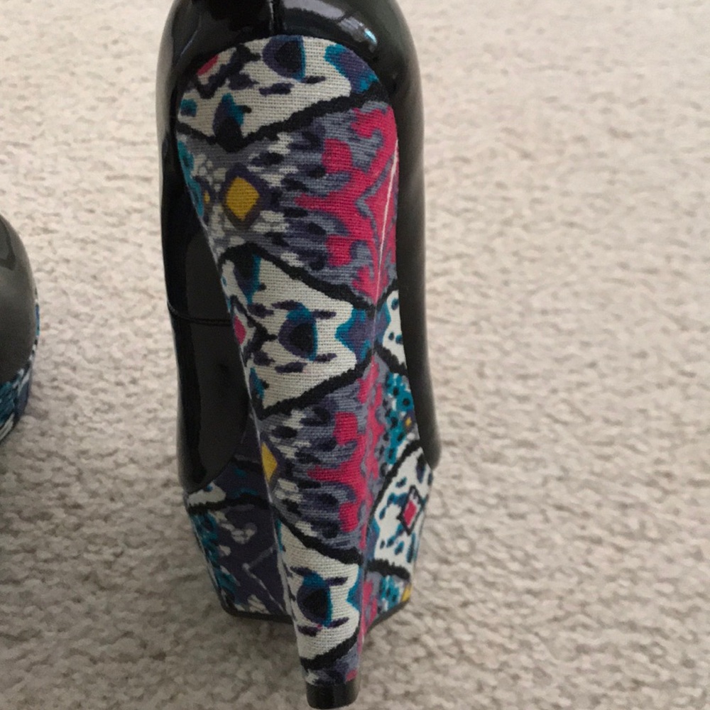Shoes - Picture 4 of 4